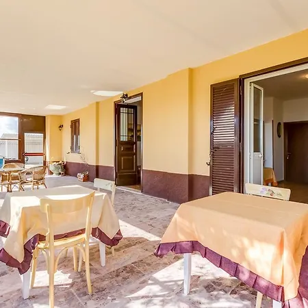 Grappoli Di Sole * روما