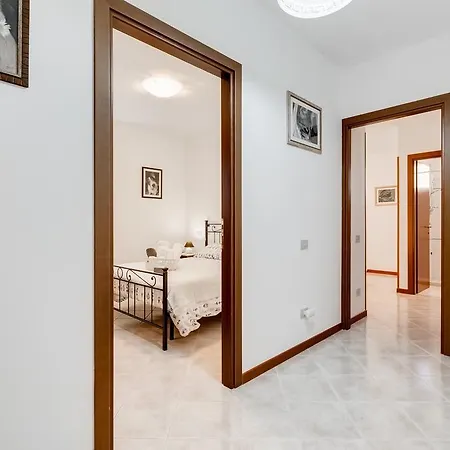 Grappoli Di Sole * روما