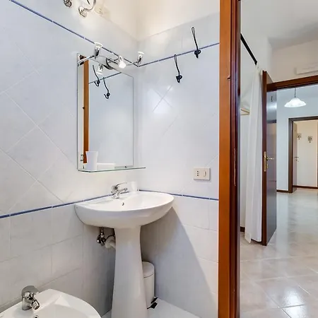 Grappoli Di Sole * روما