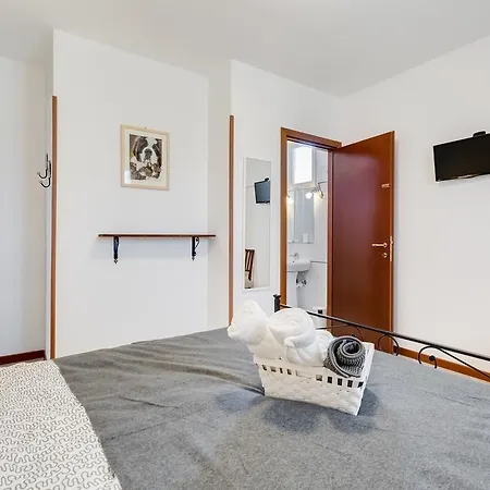 Grappoli Di Sole * روما