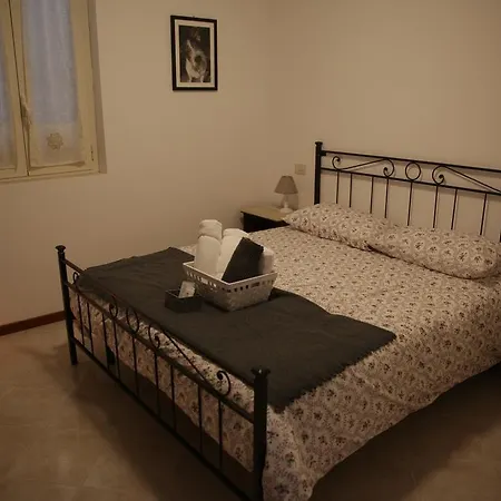 Grappoli Di Sole * روما